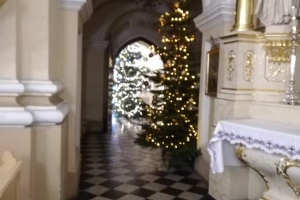 Dekorowanie kościoła na Boże Narodzenie